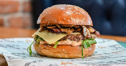 Choice Of Any 1, 2 Or 4 Burger With 2, 4 Or 8 House/Soft Beverages Dubai TMLH.com Special Offers, Deals & Discounts in Turkey