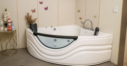 Revitalise With Relaxing Hot Tub With Optional Full Body Spa Treatment Abu Dhabi TMLH.com Special Offers, Deals & Discounts in Turkey